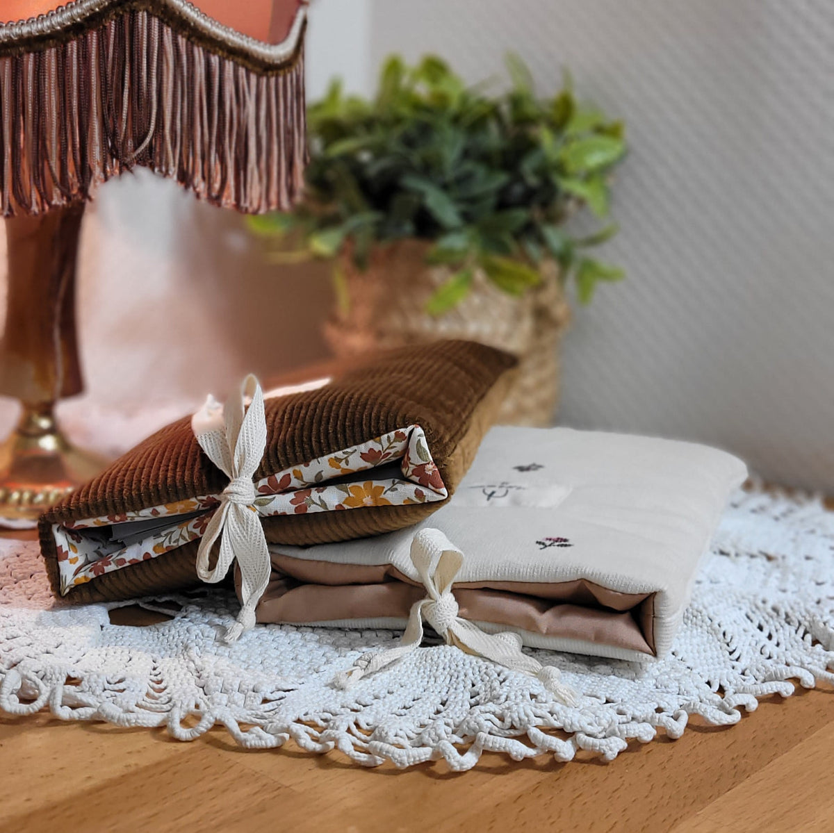Housse de livre format poche velours fleurie
