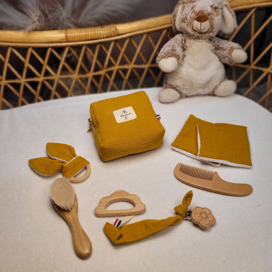 Trousse de naissance ocre