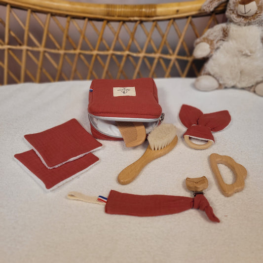 Trousse de naissance rouge bois