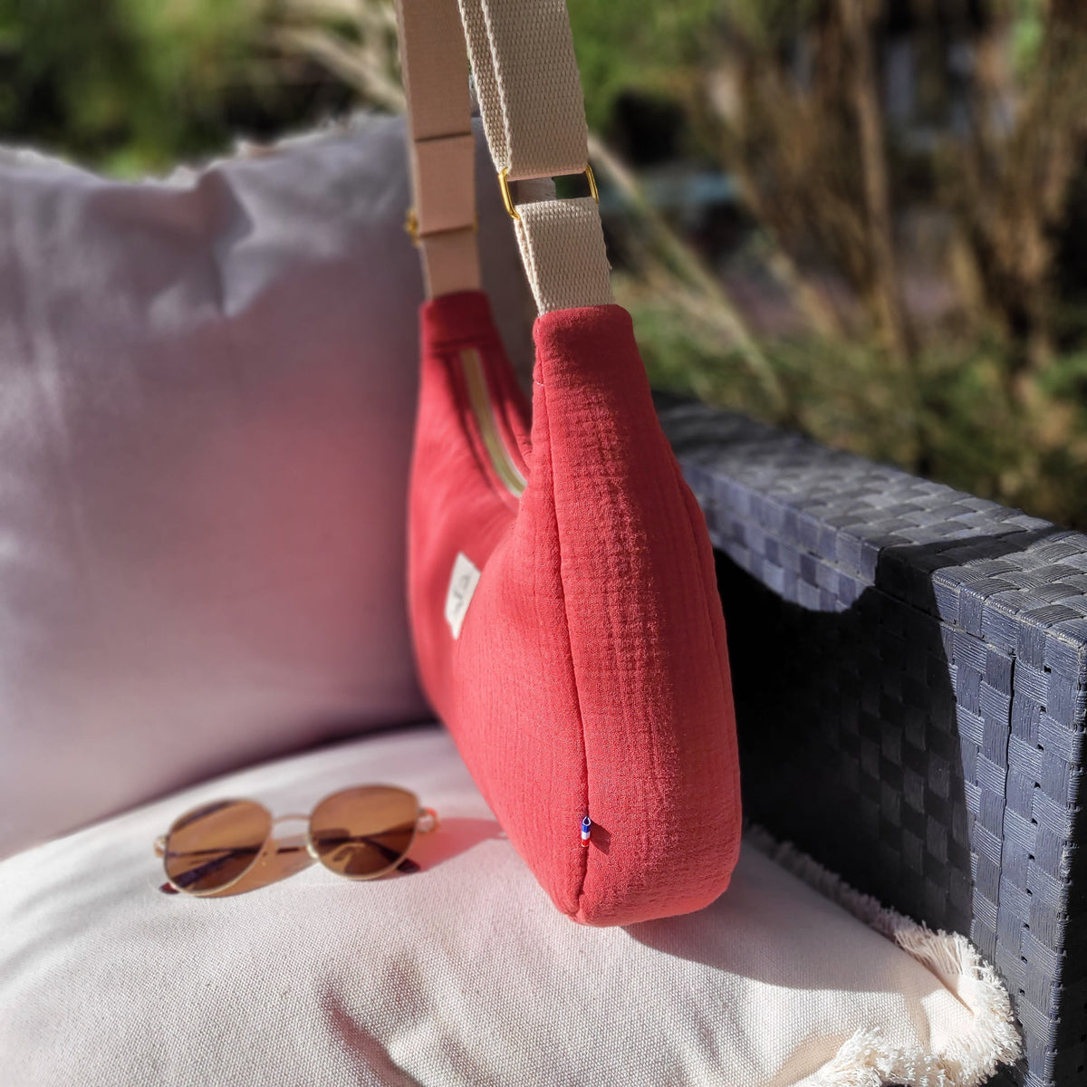 Sac demi-lune double gaze rouge bois