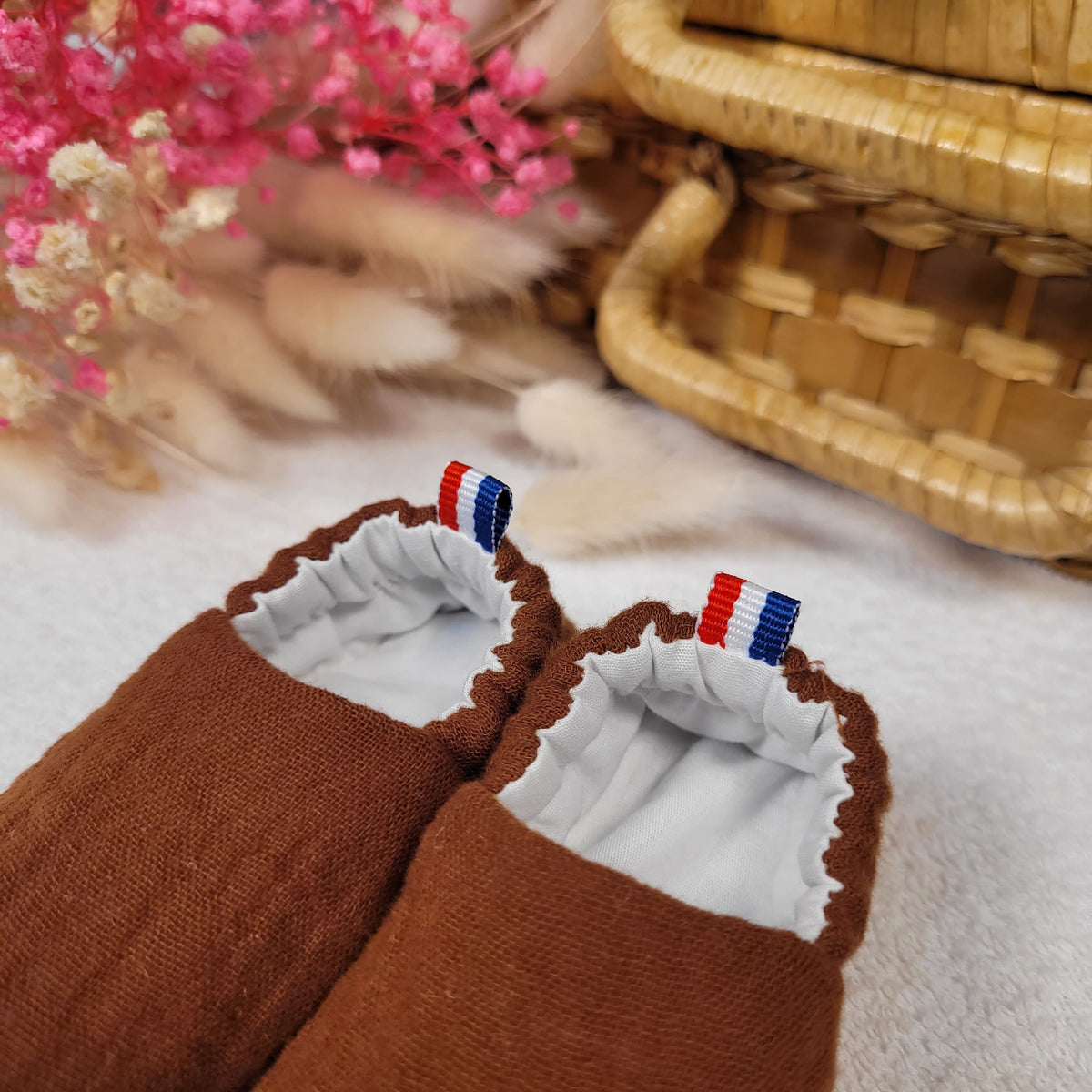 Chaussons bébé naissance double gaze marron