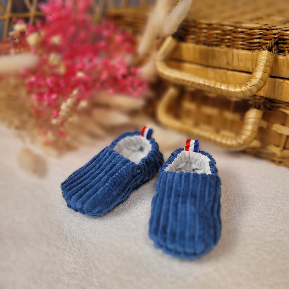 Chaussons bébé naissance velours bleu
